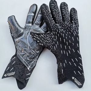 Gants professionnels Gaelic qui sont les plus exigeants gants de football avec un design imprimé, durables et respirants - Product Image 4
