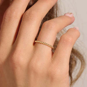 Anillo Minimalista Plateado con Baño de Oro de Hallmark, Accesorio de Lujo para Uso Diario - Product Image 2