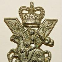 DE GRENADIER DE LA VIEILLE GARDE IMPERIALA HAT PLATE Fife & Fofar Yeomanry Scottish Horse cap badge