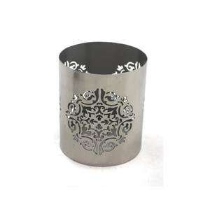 Portavelas de metal estándar con diseño elegante, perfecto para crear un ambiente cálido y acogedor en cualquier habitación. - Product Image 2