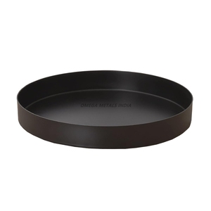 Élégant plateau de service carré argenté avec finition lisse et poignées robustes, parfait pour une décoration intérieure divertissante et élégante - Product Image 3