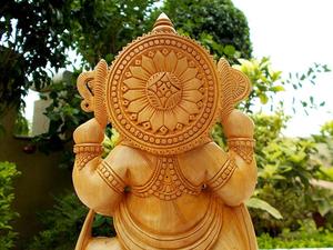 "Éléphant en bois fait à la main sculpture traditionnelle artisanale en bois artisanat statue Artisan éléphant Figurine maison - Product Image 4