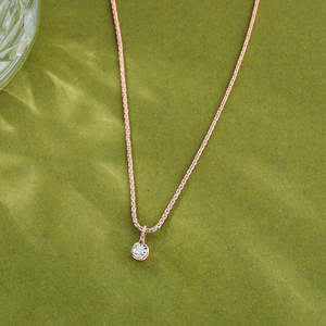 Collar con Colgante de Diamantes en Forma de Círculo de Luz de Luna - Product Image 1