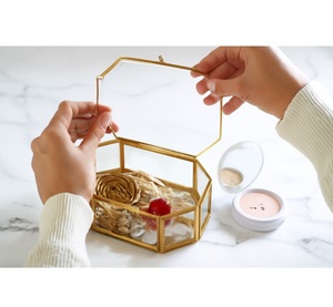 Joyero de cristal acabado en oro solución de almacenamiento de lujo, hecho a medida para los minoristas de joyería de primera calidad y la clientela exigente - Product Image 5