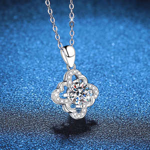Collier pendentif tendance en argent sterling 925 avec moissanite ronde taille brillant VVS1, motif trèfle floral, pour femme - Product Image 5