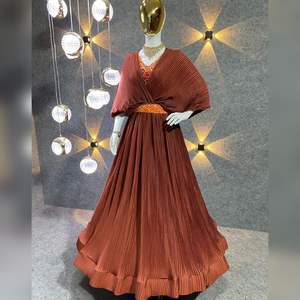 Robe Longue Folklorique de Style Européen à Manches Cloche Évasées Parfaite pour Faire Sensation, Robe de Soirée Brodée Aari pour Femme - Product Image 2