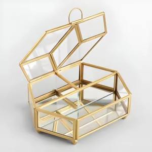 Caja Decorativa de Vidrio de Alta Calidad con Marco de Metal Dorado para Joyería de Boda, Almacenamiento de Maquillaje y Decoración del Hogar - Product Image 4