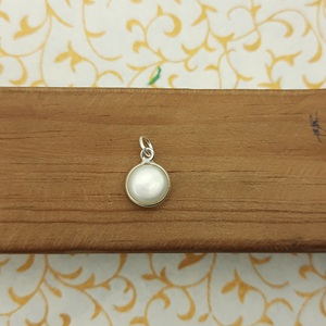 Joyería artesanal para niños, colgante redondo de Plata de Ley 925 con diamante y Perla, piedra preciosa, diseño de cabujón con reverso plano - Product Image 3