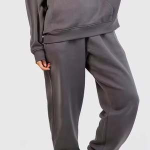 Chándales Personalizados de Invierno con Capucha, Bordados, Casuales, Ligeros, de Punto, 400gsm, para Hombre y Mujer - Product Image 2