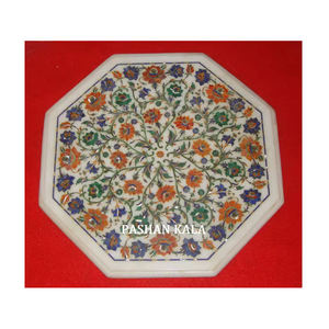 การออกแบบดอกไม้ที่เป็นเอกลักษณ์บนโต๊ะหินอ่อนสีขาวฝังรูปทรงแปดเหลี่ยมทําด้วยมือด้วยโต๊ะหินอ่อนสีขาวที่ผลิตในอินเดีย - Product Image 1