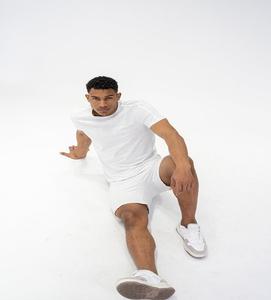 Conjunto liso de grosor moderado Venta al por mayor Pantalones cortos y camiseta lisos Conjunto de camiseta y pantalones cortos de algodón de manga corta de 2 piezas para hombre - Product Image 1