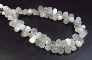 Lot en gros de perles de pierre de lune blanche naturelle de 8 pouces, 8-9 mm, en forme de larme, facettées, qualité supérieure, 128 CTS, pierres précieuses en vrac pour le bricolage - Product Image 3