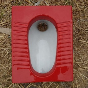 Toilette à casserole accroupie Orissa en céramique double couleur blanc magenta 20 pouces conception de qualité d'exportation indienne - Product Image 5