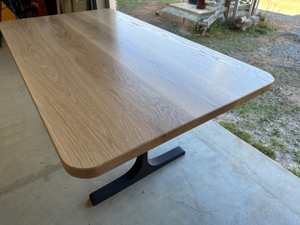 Table à manger en chêne blanc moderne, meubles en bois massif faits à la main avec finition à grain naturel et pieds en métal robustes pour salle à manger - Product Image 3