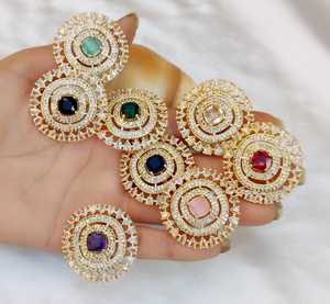 แหวนเซอร์โคเนียทรงลูกบาศก์ตัดรูปดาวสำหรับผู้หญิงประดับสีทองและสีเงินเป็นประกายสำหรับสวมใส่ในชีวิตประจำวัน - Product Image 3