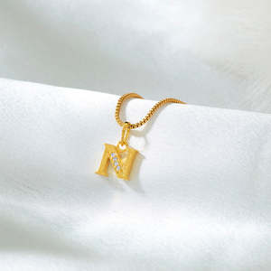 Colgante de Oro con Letra N y Circonita - Product Image 1