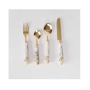 Design attrayant Ensemble de 4 couverts en laiton couleur or Ensemble de couverts pour restaurant, maison et hôtel - Product Image 3