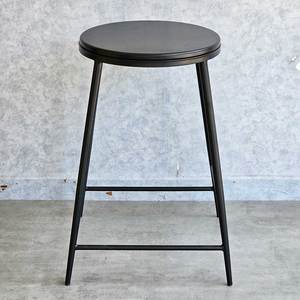 Tabouret de bar industriel contemporain avec assise en bois et pieds en fer thermolaqué pour une utilisation dans une ferme ou une cuisine - Product Image 2