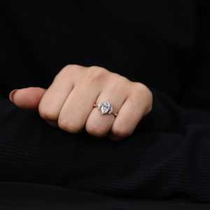 Bague de fiançailles en diamant de laboratoire de style vintage, 1,50 carat, clarté VS1, argent sterling 925/Options en or massif, design artisanal - Product Image 1