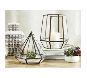 Linterna de vela con soporte para interiores de alta calidad, Metal y vidrio con acabado dorado con forma geométrica para decoración del hogar - Product Image 1