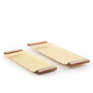 Ensemble de haute qualité 2 plateaux de service de restaurant en aluminium fini or poignées en bois couverture acrylique pour mariages plateaux décoratifs - Product Image 1