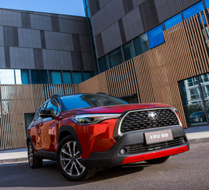 Nouvelle <span class=keywords><strong>Toyota</strong></span> Corolla Cross 2.0L <span class=keywords><strong>Hybride</strong></span> 2026, 0 km, Véhicule d'occasion, Pneus 215/60 R17, SUV 5 places, Expédition en gros pour le monde entier - Product Image 1
