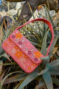 Sac brodé tendance avec ceinture assortie - Product Image 2