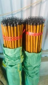 Manche de balai en bois pour balai ou serpillière, outil de nettoyage avec revêtement PVC imitation bois, directement de l'usine +84 961 633 908 - Product Image 4