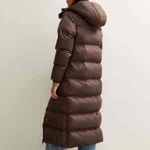 Chaqueta acolchada extra aislante para mujer, diseñada para temperaturas extremadamente frías con alta retención de calor. - Product Image 5