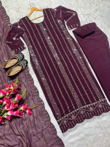 Presentamos el nuevo diseñador Long Top Pant y Dupatta en estilo elegante Traje de vestir funcional tradicional con un hermoso trabajo - Product Image 5