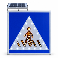 Panneau de signalisation piétonne LED solaire personnalisé OEM, panneau d'avertissement routier réfléchissant avec panneau solaire