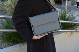 Sac à bandoulière vintage en cuir pour femmes Nouveau LCBB-0198 à longue sangle en cuir végétalien Fermeture à glissière - Product Image 3