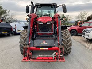 Trattore Agricolo Usato Mas-sey Ferguson 6714S 70CV 4WD Rosso con Caricatore Frontale - Il Più Venduto - Product Image 3