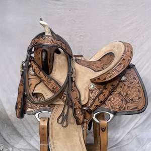 Ensemble de sellerie western en cuir avec cadre en bois de qualité supérieure et motif de course de barils |   Accessoires en acier inoxydable façonnés à la main, ensemble de tack gratuit pour chevaux - Product Image 1