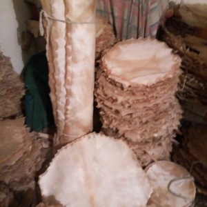 Estas son cueros de tambor de piel de cabra natural utilizados para varios tipos de tambores. - Product Image 3