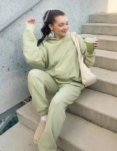 Sweat à capuche oversize en molleton de coton vert sauge pour femme, coupe décontractée, streetwear décontracté pour la vente en gros - Product Image 6