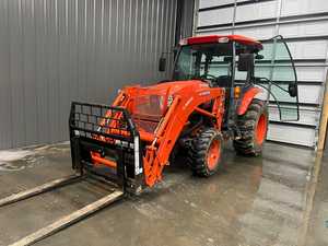 Tracteur Kubota 4x4 abordable, équipement agricole multifonctionnel et durable pour usage agricole, achetez maintenant avec livraison rapide - Product Image 4