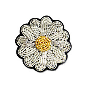 Prix de gros quantité en vrac badges en tissu brodé à la main avec épingle de sûreté logo personnalisé fleur broderie patchs à vendre - Product Image 1