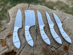 Ensemble de couteaux de cuisine en acier Damas moderne à cinq pièces avec manches en ivoire Raison, couteaux en acier au carbone japonais ultra-affûtés - Product Image 2