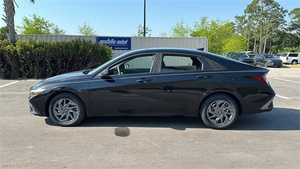 2024 Hyundai Elantra SEL IVT Neatly Used - Product Image 4