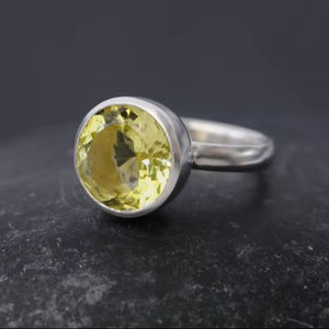 Anillo de Cóctel con Bisel Vintage de Amatista Natural Hecho a Mano, Plata de Ley 925, Gema de Corte Amarillo, Anillo de Compromiso, Joyería Fina - Product Image 1