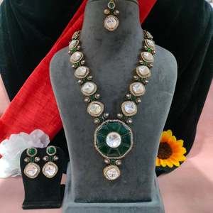 Monalisa ชุดจี้หินและจี้ kundan กับ Maang Tikka สำหรับผู้หญิงสไตล์ sarees, lehengas หรือแม้กระทั่งเสื้อผ้าตะวันตก indo - Product Image 2