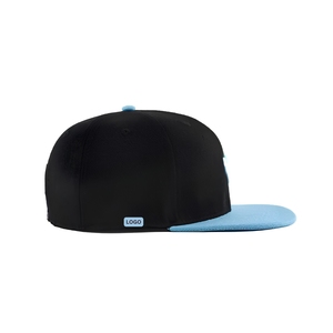 Casquette de golf légère 5 panneaux bicolore à absorption de l'humidité avec logo personnalisé et fermeture snapback pour événements de golf – Vente en gros - Product Image 2