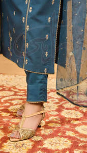 Costumes pour femmes de style formel en tissu doux, respirants, écologiques, couleur personnalisée, logo personnalisé, taille personnalisée - Product Image 4