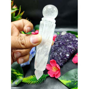 Sculpture en quartz clair d'un phurba traditionnel - Sculptures en pierres précieuses et cristaux - 5 pouces et 95 grammes - Product Image 1