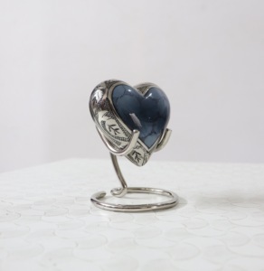 Urna Funeraria de Aluminio Estilo Americano (Diseño de Corazón) para Mascotas, de Alta Calidad, Metal de Lujo, Personalizable, para Guardar Cenizas - Product Image 1