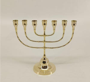 Candélabre en aluminium décoratif fabriqué à la main haute finition taille personnalisée pour support de table à la maison excellente qualité pour l'utilisation de bougies - Product Image 1