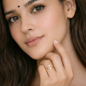 NOVAMART Fine Women's Trendy Resin <b>Adjustable</b> <b>Ring</b> with Gold Plating-<b>Silver</b> Blossom Design Wholesale Export - Product Image 3