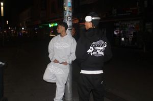 Sudadera con capucha de peso pesado con estampado gráfico de gran tamaño vintage, ropa de calle para hombre de talla grande, camiseta hecha de algodón pesado - Product Image 3