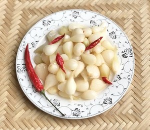 Top-selling Việt ngâm tỏi tây nhỏ trong nước muối với một hương vị ngọt và chua cung cấp tại một kỳ nghỉ giá tốt - Product Image 4